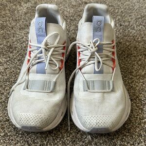 On cloud Womens Size 6.5